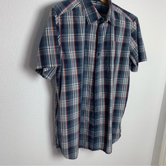 The North Face Plaid Short Sleeve Button Shirt - Picture 3 of 15